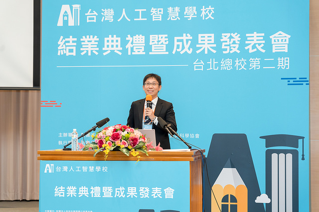 【新聞稿】台北第二期學員展現11組亮眼成果,除了美食問答機器人還有智慧自走車